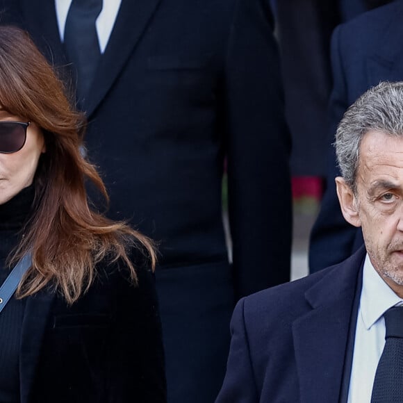 Carla Bruni, son mari Nicolas Sarkozy - Sorties des obsèques de Jean-Pierre Pernaut en la Basilique Sainte-Clotilde à Paris, France le 9 mars 2022. © Aurelien Morissard/Panoramic/Bestimage 