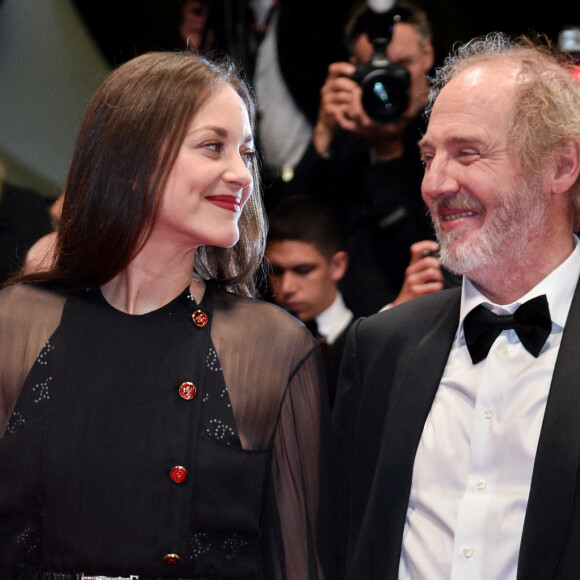 Marion Cotillard, Arnaud Desplechin - Montée des marches du film " Frère et Soeur " lors du 75ème Festival International du Film de Cannes. Le 20 mai 2022 © Giancarlo Gorassini / Bestimage 