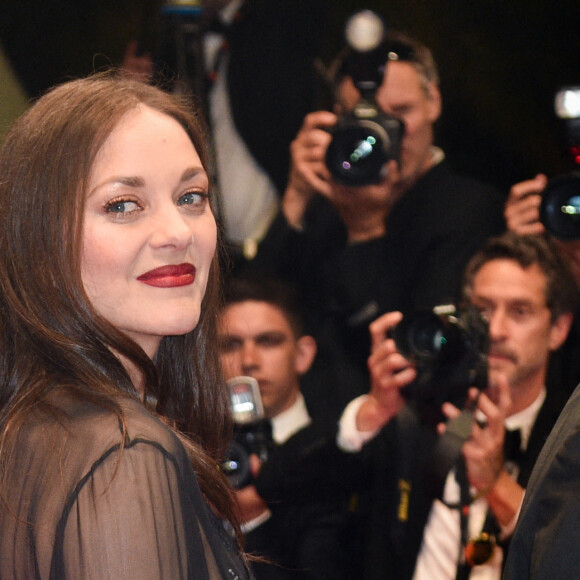 Marion Cotillard - Montée des marches du film " Frère et Soeur " lors du 75ème Festival International du Film de Cannes. Le 20 mai 2022 © Giancarlo Gorassini / Bestimage 