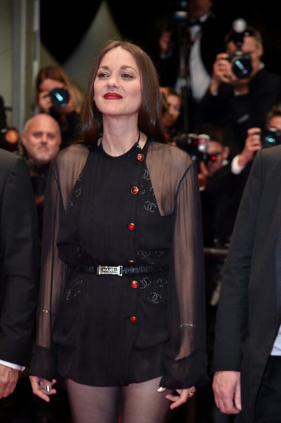 Marion Cotillard - Montée des marches du film " Frère et Soeur " lors du 75ème Festival International du Film de Cannes. Le 20 mai 2022 © Giancarlo Gorassini / Bestimage 