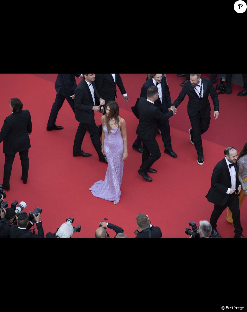 Carla Bruni - Sarkozy - Montée des marches du film " Triangle of Sadness (Sans filtre) " lors du 75ème Festival International du Film de Cannes. Le 21 mai 2022 © Pool / Bestimage