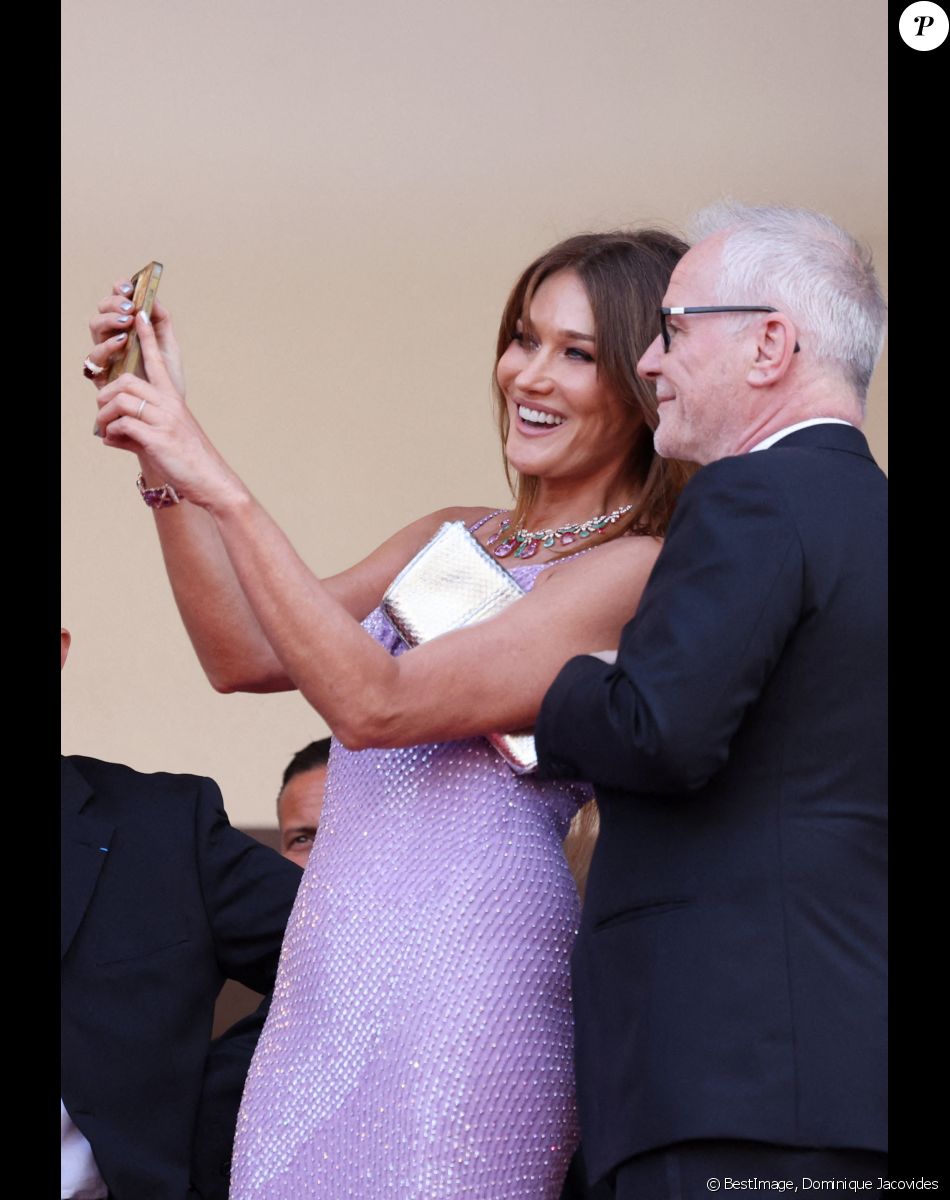 Carla Bruni-Sarkozy, Thierry Frémaux - Montée des marches du film " Triangle of Sadness (Sans filtre) " lors du 75ème Festival International du Film de Cannes. Le 21 mai 2022 © Dominique Jacovides / Bestimage