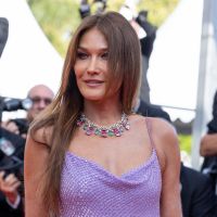 Cannes 2022 : Carla Bruni divine sirène qui fait une entorse au règlement sur le tapis rouge...
