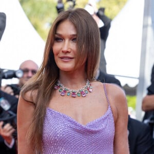 Carla Bruni-Sarkozy - Montée des marches du film " Triangle of Sadness (Sans filtre) " lors du 75ème Festival International du Film de Cannes. © Olivier Borde / Bestimage 