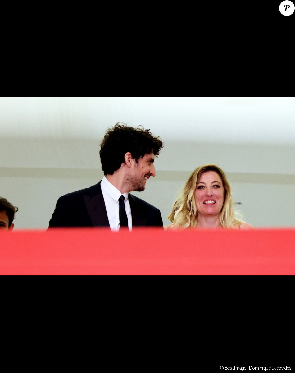 Louis Garrel, Valeria Bruni-Tedeschi - Descente des marches du film "Les Amandiers" lors du 75e Festival de Cannes, le 22 mai 2022. © Dominique Jacovides / Bestimage