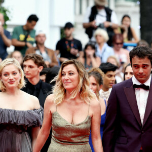 Louis Garrel, Nadia Tereszkiewcz, Valeria Bruni-Tedeschi, Sofiane Bennacer, Clara Bretheau - Montée des marches du film "Les Amandiers" lors du 75e Festival de Cannes. Le 22 mai 2022. © Dominique Jacovides / Bestimage