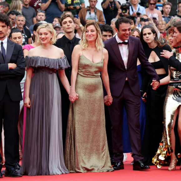 Louis Garrel, Nadia Tereszkiewcz, Valeria Bruni-Tedeschi, Sofiane Bennacer, Clara Bretheau - Montée des marches du film "Les Amandiers" lors du 75e Festival de Cannes. Le 22 mai 2022. © Dominique Jacovides / Bestimage