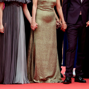 Louis Garrel, Nadia Tereszkiewcz, Valeria Bruni-Tedeschi, Sofiane Bennacer - Montée des marches du film "Les Amandiers" lors du 75e Festival de Cannes. Le 22 mai 2022. © Dominique Jacovides / Bestimage