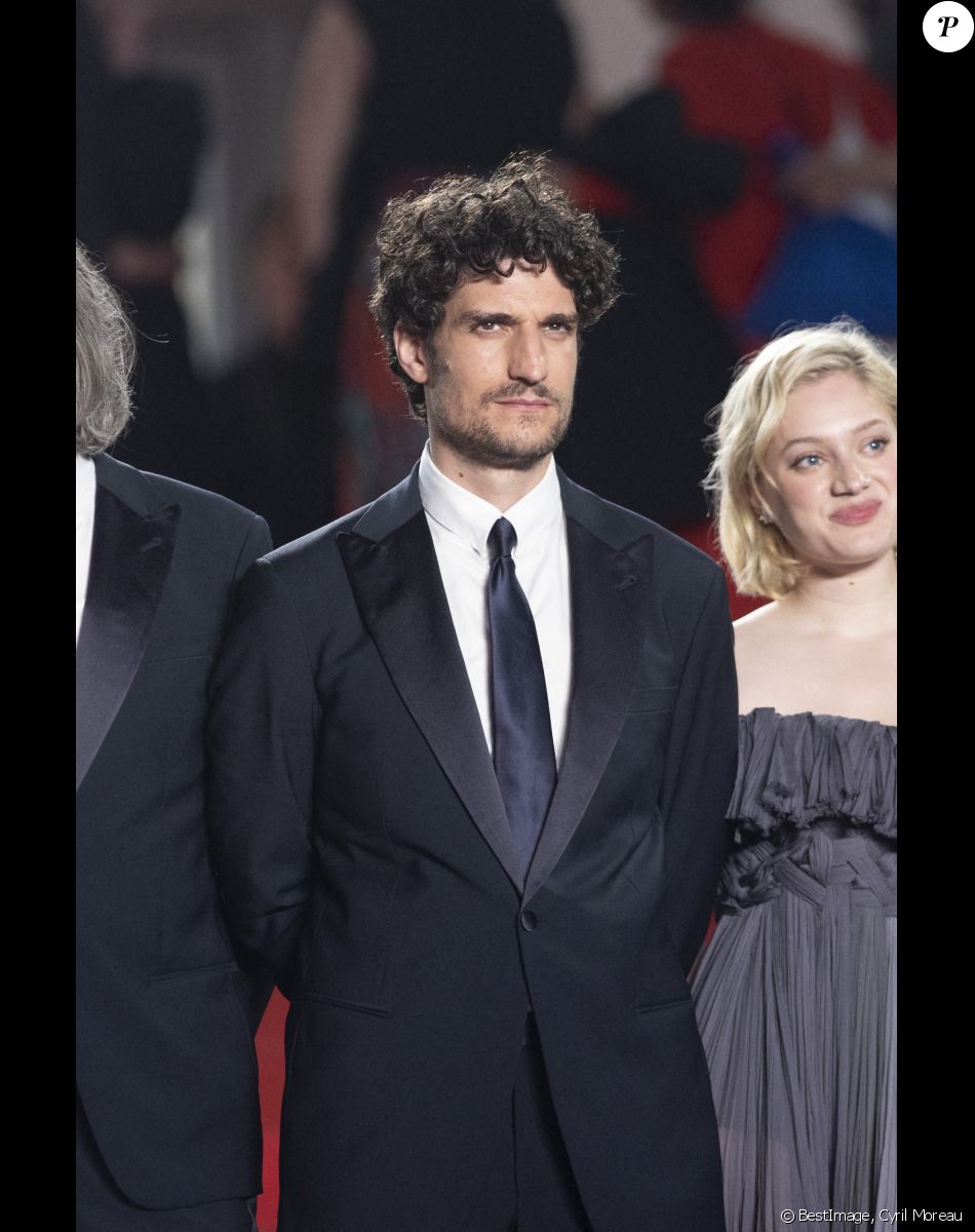 Louis Garrel, Nadia Tereszkiewcz - Descente des marches du film "Les Amandiers" lors du 75e Festival de Cannes. Le 22 mai 2022. © Cyril Moreau / Bestimage