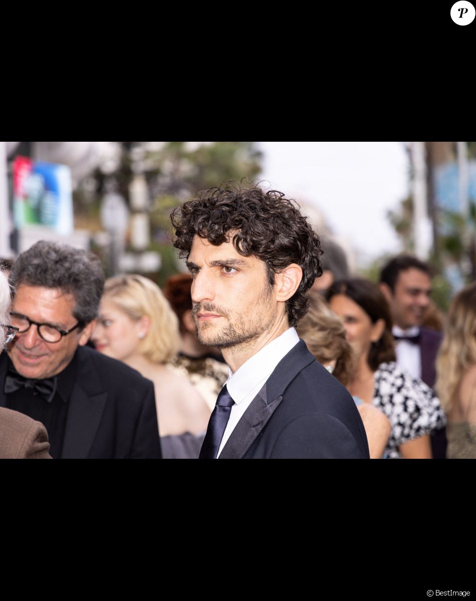 Exclusif - Louis Garrel - Montée des marches du film "Les Amandiers" lors du 75e Festival International du Film de Cannes. Le 22 mai 2022. © Unique Agency / Bestimage