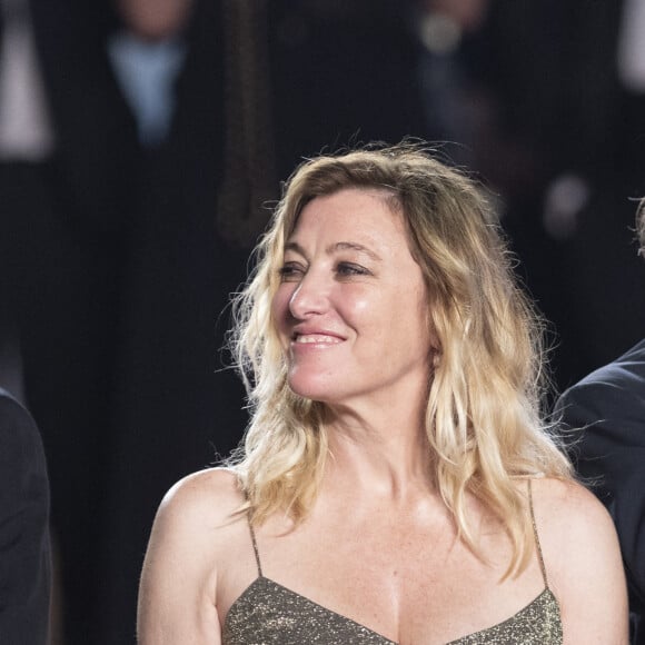 Valeria Bruni-Tedeschi - Descente des marches du film "Les Amandiers" lors du 75e Festival International du Film de Cannes. Le 22 mai 2022. © Cyril Moreau / Bestimage