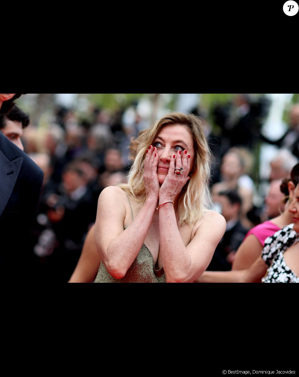 Valeria Bruni-Tedeschi - Montée des marches du film "Les Amandiers" lors du 75e Festival International du Film de Cannes. Le 22 mai 2022. © Dominique Jacovides / Bestimage