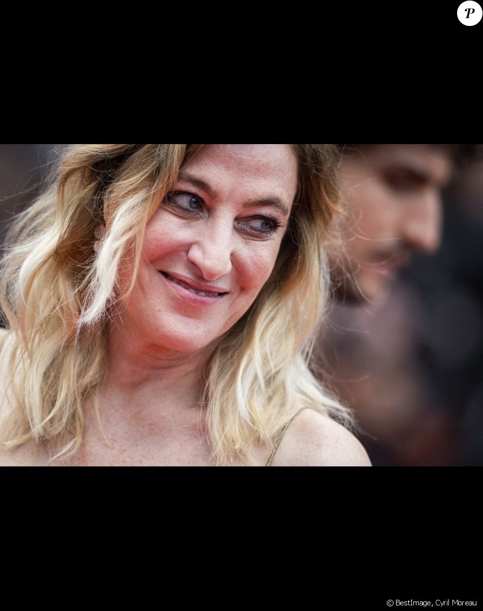 Valeria Bruni-Tedeschi - Montée des marches du film "Les Amandiers" lors du 75e Festival International du Film de Cannes. Le 22 mai 2022. © Cyril Moreau / Bestimage