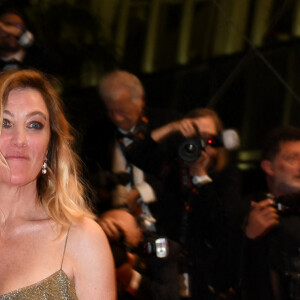 Valeria Bruni-Tedeschi - Descente des marches du film "Les Amandiers (Forever Young)" lors du 75e Festival International du Film de Cannes. Le 22 mai 2022. © Rachid Bellak / Bestimage