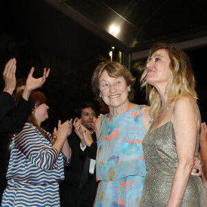 Noham Edje, Valeria Bruni Tedeschi et sa mère Marisa Borini - Descente des marches du film "Les Amandiers (Forever Young)" lors du 75e Festival de Cannes, le 22 mai 2022. © Dominique Jacovides / Bestimage