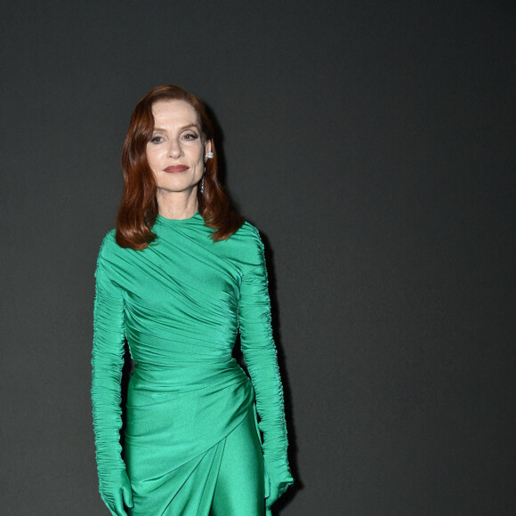 Isabelle Huppert - Photocall de la soirée "Women In Motion" par Kering au Château de la Castre lors du 75ème Festival International du Film de Cannes. Le 22 mai 2022 © Olivier Borde / Bestimage