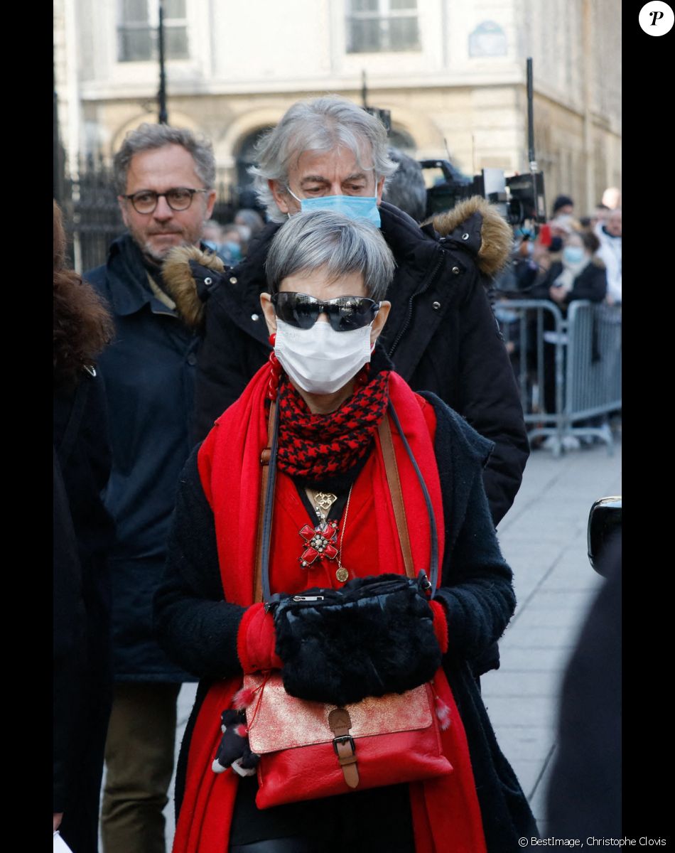 Isabelle Morini-Bosc - Sorties des obsèques de Jean-Pierre Pernaut en la Basilique Sainte-Clotilde à Paris le 9 mars 2022. © Christophe Clovis / Bestimage