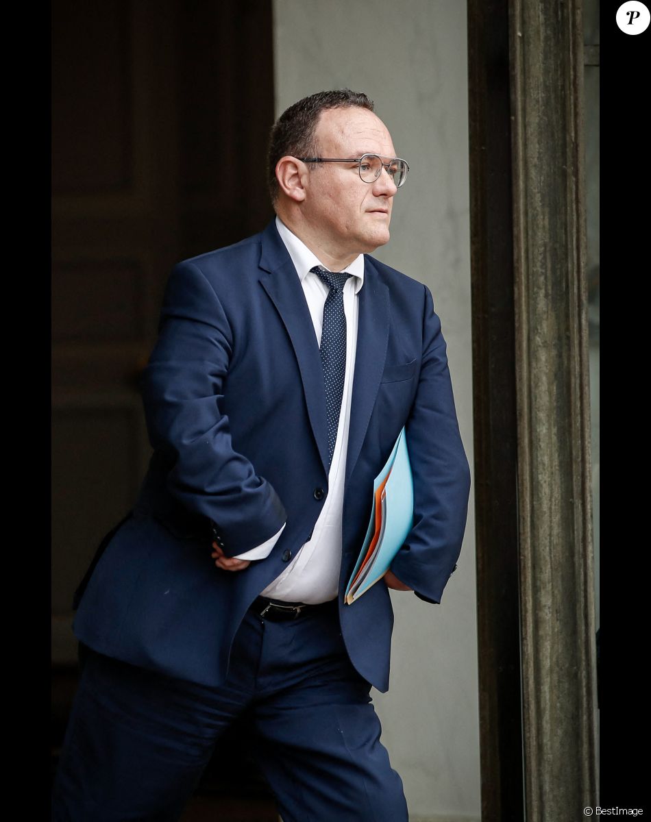 Damien Abad, ministre des Solidarités, de l'Autonomie et des Personnes handicapées à la sortie du premier conseil des ministres du gouvernement de la Première ministre, Elisabeth Borne, au palais de l'Elysée à Paris, France, le 23 mai 2022. © Aurelien Morissard/Panoramic/Bestimage