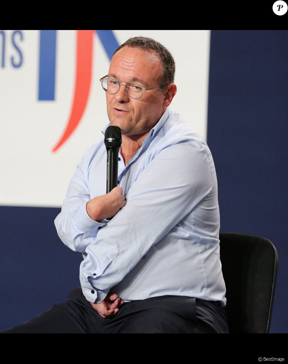 Damien Abad - Les ténors de la droite participent à la rentrée des Jeunes Républicains au parc Floral à Paris le 5 septembre 2021. © Panoramic / Bestimage