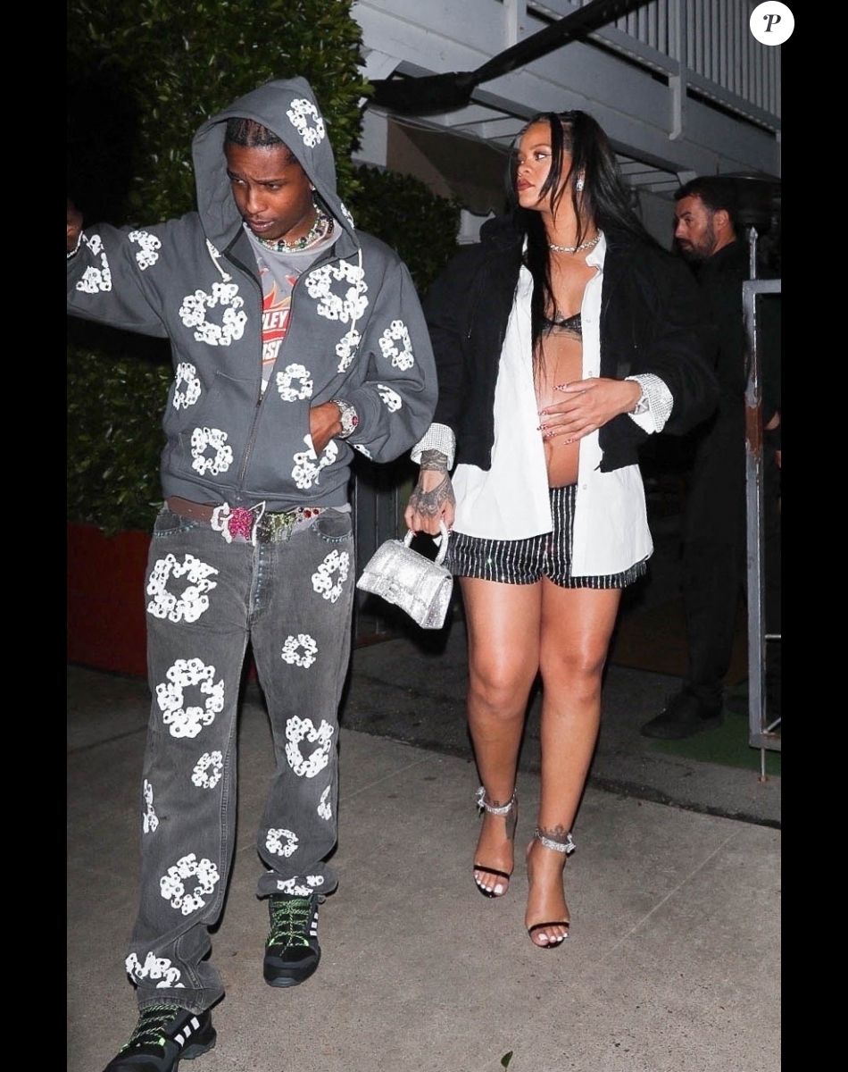 Rihanna enceinte et son compagnon ASAP Rockyà la sortie du restaurant Giorgio Baldi après un dîner de baby shower avec sa famille et ses amis à Santa Monica, Los Angeles, Californie, Etats-Unis, le 23 avril 2022. Première sortie pour le couple depuis la libération sous caution d'ASAP Rocky après avoir été arrêté dans le cadre d'une fusillade survenue en novembre 2021.