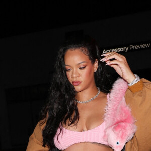 Rihanna va dîner au restaurant "Nice Guy" à West Hollywood, le 11 avril 2022.