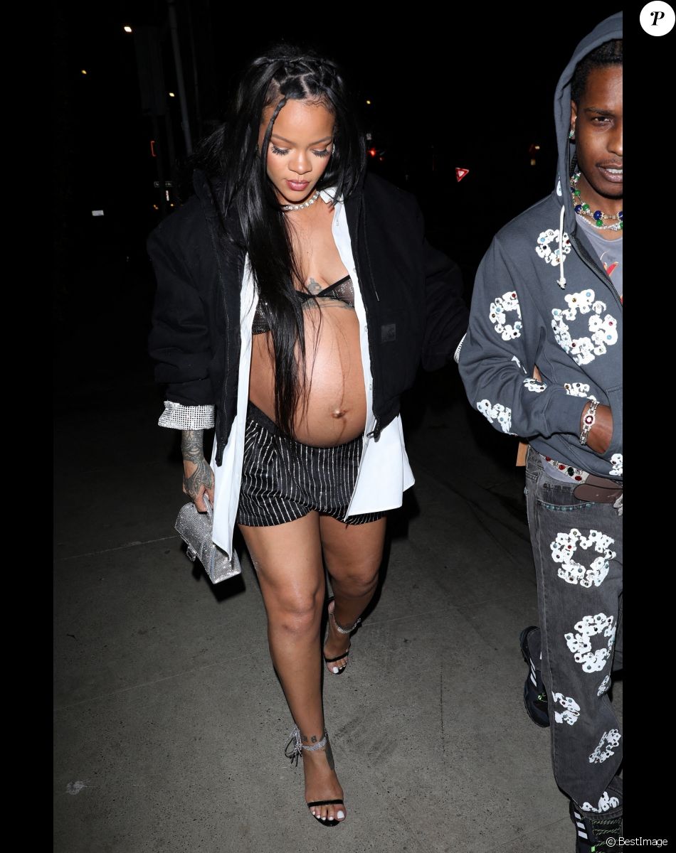 Rihanna enceinte et son compagnon ASAP Rocky arrivent au restaurant Giorgio Baldi pour un dîner de baby shower avec sa famille et ses amis à Santa Monica, Los Angeles