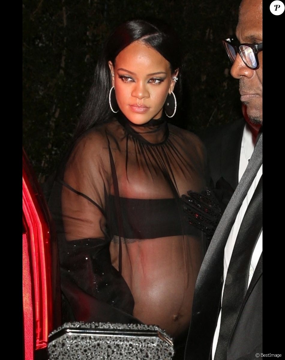 Rihanna, enceinte, arrive à l'after-party des Oscar de Jay-Z au Château Marmont à Los Angeles, où elle a fait la fête jusqu'à cinq heures du matin