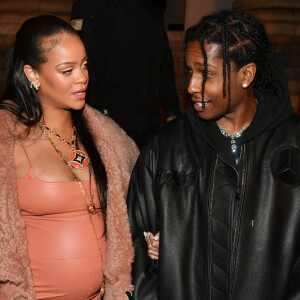 Rihanna (enceinte) et son compagnon Asap Rocky assistent au défilé Off-White femme automne/hiver 2022-2023 à Paris. © Veeren / Christophe Clovis / Bestimage 