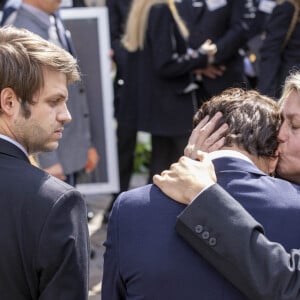 Alessandro Belmondo, Giacomo Belmondo, Luana Belmondo et Victor Belmondo - Sorties - Obsèques de Jean-Paul Belmondo en l'église Saint-Germain-des-Prés, à Paris le 10 septembre 2021. © Cyril Moreau / Bestimage 