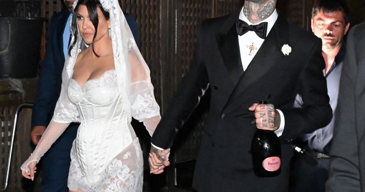 Kourtney Kardashian wedding: Riquiqui dress, religious signs and portion of ridiculous pasta, critics fuse