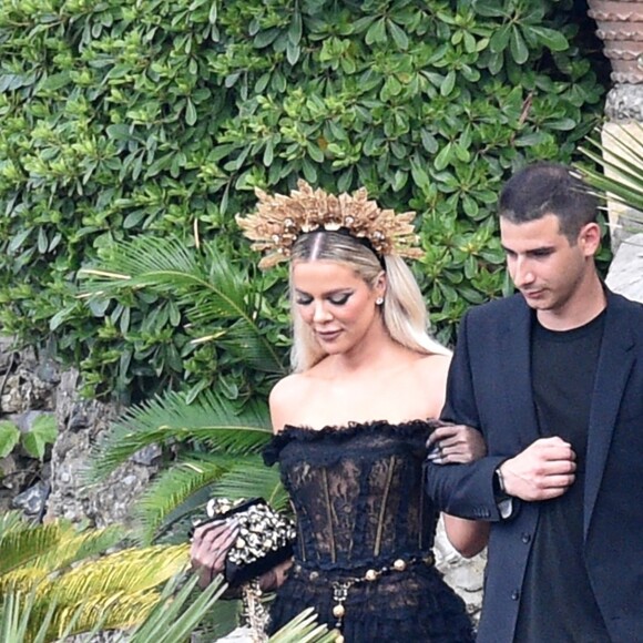Après Las Vegas et Los Angeles, Kourtney Kardashian et son mari Travis Barker se remarient à Portofino en Italie. Pour l'occasion, la famille Kardashian au grand complet (Kris Jenner, Kendall Jenner, Kylie Jenner, Khloe Kardashian, Kim Kardashian, avec compagnons et enfants) et leurs amis (Machine Gun Kelly, Megan Fox, Stefano Gabbana, etc...) ont répondu présents. La cérémonie avait lieu dans un endroit paradisiaque à l'abri de tous les regards. Portofino, le 22 mai 2022.