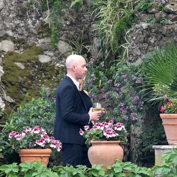 Après Las Vegas et Los Angeles, Kourtney Kardashian et son mari Travis Barker se remarient à Portofino en Italie. Pour l'occasion, la famille Kardashian au grand complet (Kris Jenner, Kendall Jenner, Kylie Jenner, Khloe Kardashian, Kim Kardashian, avec compagnons et enfants) et leurs amis (Machine Gun Kelly, Megan Fox, Stefano Gabbana, etc...) ont répondu présents. La cérémonie avait lieu dans un endroit paradisiaque à l'abri de tous les regards. Portofino, le 22 mai 2022.