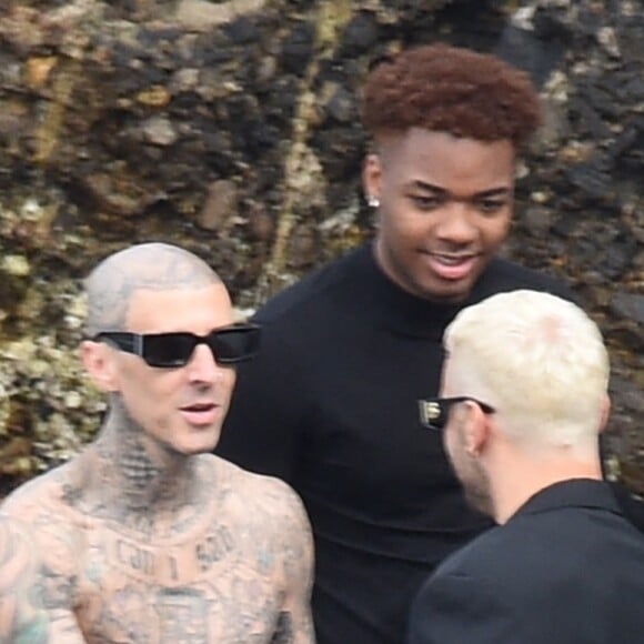 Travis Barker reçoit Stefano Gabbana et des amis sur son yacht en amont de son mariage italien à Portofino, le 22 mai 2022.