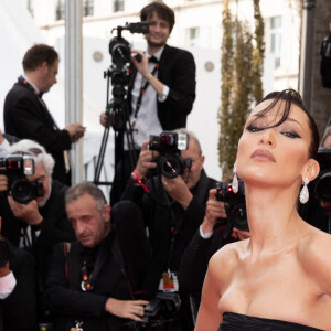 Bella Hadid - Montée des marches du film " L'Innocent " lors du 75ème Festival International du Film de Cannes. Le 24 mai 2022 © Cyril Moreau / Bestimage 