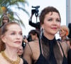 Isabelle Huppert, Maggie Gyllenhaal - Montée des marches du film " L'Innocent " lors du 75ème Festival International du Film de Cannes. Le 24 mai 2022 © Olivier Borde / Bestimage 