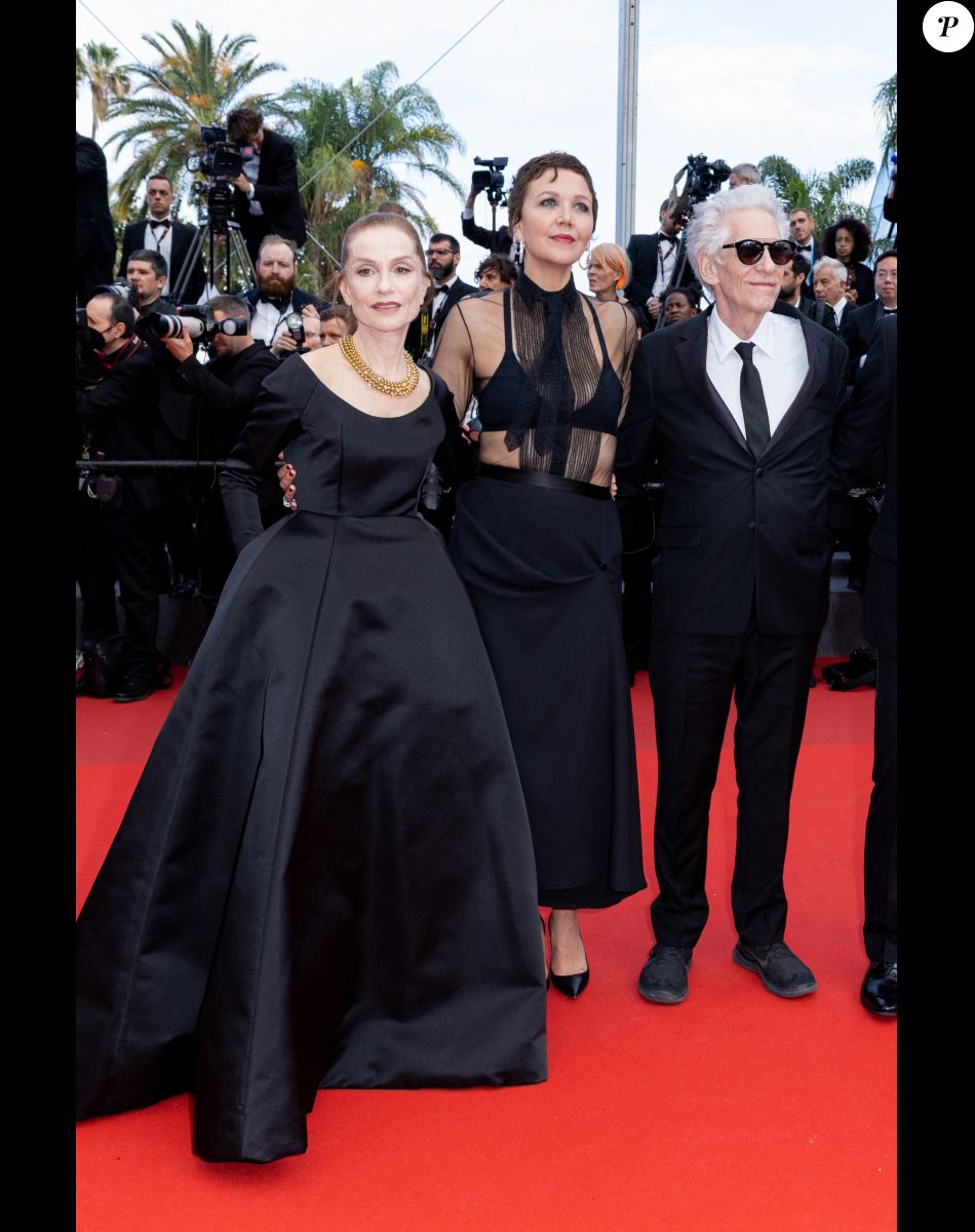 Isabelle Huppert, Maggie Gyllenhaal, David Cronenberg - Montée des marches du film " L'Innocent " lors du 75ème Festival International du Film de Cannes. Le 24 mai 2022 © Olivier Borde / Bestimage
