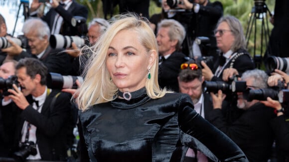 Emmanuelle Béart gothique, Léa Seydoux en robe fendue, une star en soutien-gorge... le noir tendance à Cannes