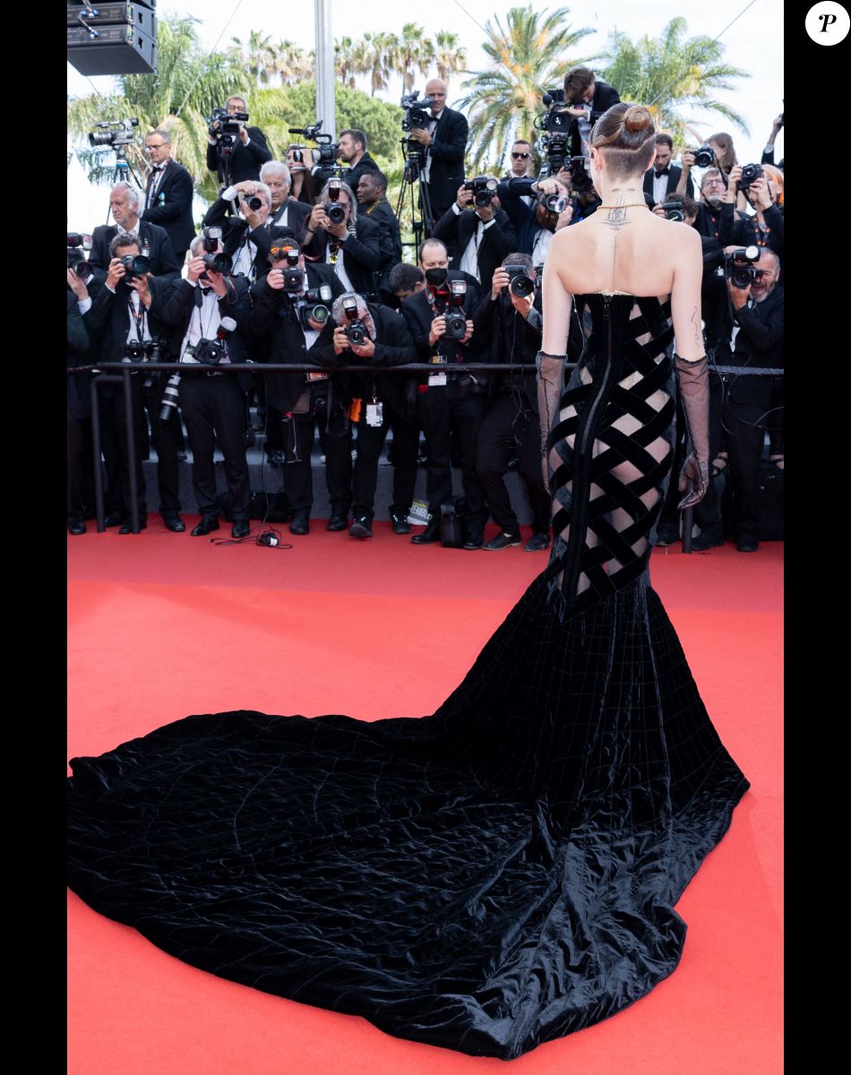 Cara Delevingne - Montée des marches du film " L'Innocent " lors du 75ème Festival International du Film de Cannes. Le 24 mai 2022 © Olivier Borde / Bestimage