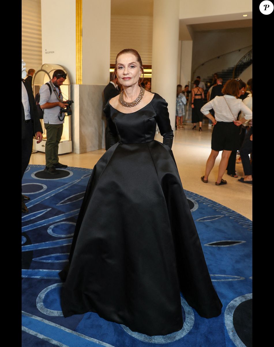 Isabelle Huppert à l'hôtel "Martinez" lors du 75ème Festival International du Film de Cannes, France, le 24 mai 2022. © Tiziano Da Silva/Bestimage