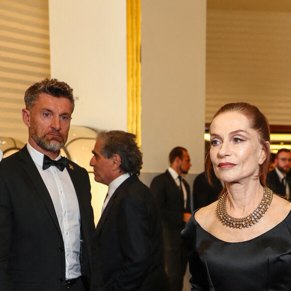 Isabelle Huppert à l'hôtel "Martinez" lors du 75ème Festival International du Film de Cannes, France, le 24 mai 2022. © Tiziano Da Silva/Bestimage 