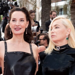 Sabine Azéma, Sandrine Kiberlain, Jeanne Balibar, Emmanuelle Béart - Montée des marches du film " L'Innocent " lors du 75ème Festival International du Film de Cannes. Le 24 mai 2022 © Cyril Moreau / Bestimage 