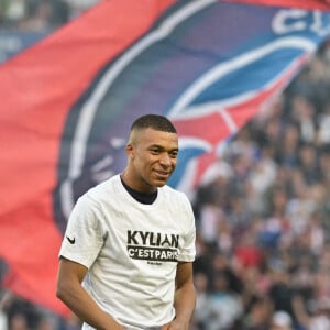 Kylian Mbappé Je reste lors du match de Ligue 1 Uber Eats "PSG - Metz (5-0)" au Parc des Princes à Paris, le 21 mai 2022.