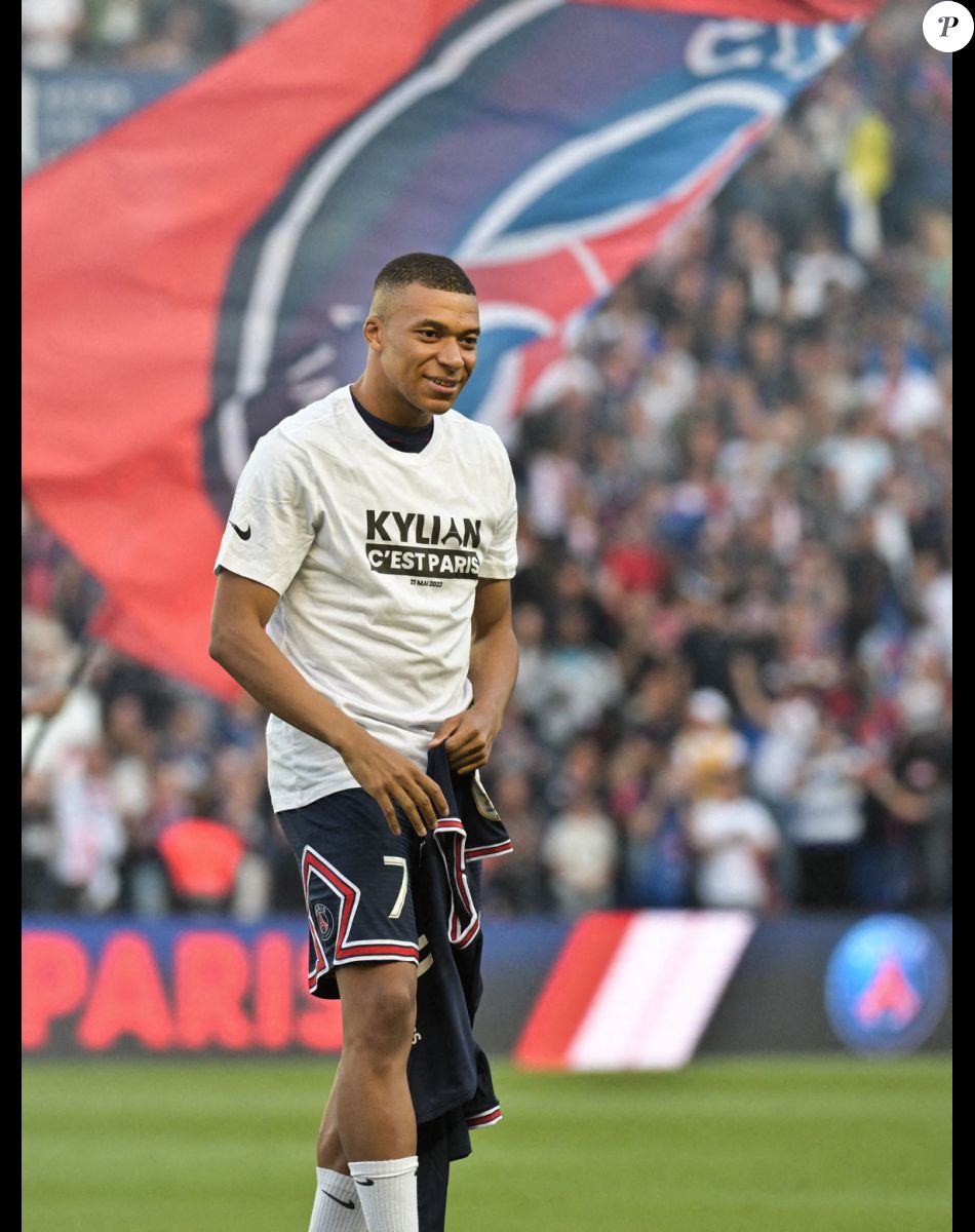 Kylian Mbappé Je reste lors du match de Ligue 1 Uber Eats "PSG - Metz (5-0)" au Parc des Princes à Paris, le 21 mai 2022.