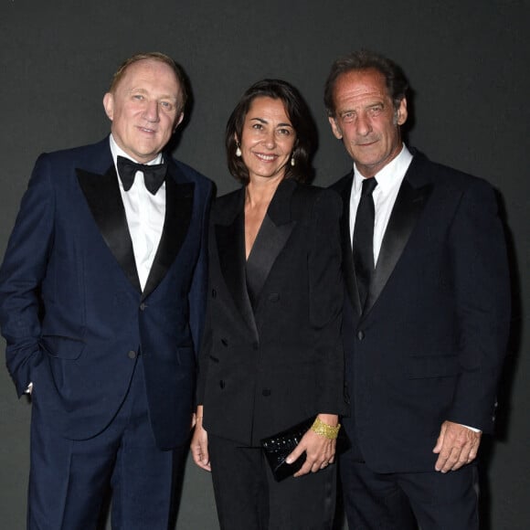 François-Henri Pinault, Vincent Lindon et sa compagne Cécile Duffau - Soirée "Women In Motion" au Château de la Castre lors du 75e Festival de Cannes. Le 22 mai 2022. © Olivier Borde / Bestimage