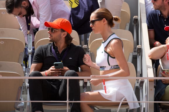 Maëva Coucke (Miss France 2018) et son compagnon François Bonifaci - People dans les tribunes lors des Internationaux de France de tennis de Roland Garros à Paris, France, le 25 mai 2022. 