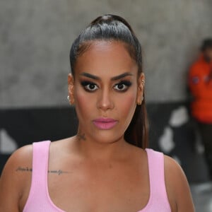 Amel Bent (enceinte) et Le créateur Nix (Nicolas Lecourt Mansion ) en backstage du défilé Lecourt Mansion Femme Automne/Hiver 2022/2023 lors de la Fashion Week de Paris, France, le 5 mars 2022. © Veeren-Clovis/Bestimage 