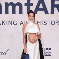 Nabilla enceinte : Départ précipité et félicitations d'une star internationale... Coulisses de son gala de l'amfAr