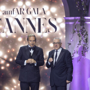 Simon de Pury, Robert De Niro - Soirée de gala de l'AmFAR 2022 à l'Hôtel du Cap-Eden-Roc à Antibes le 26 mai 2022 lors du 75ème festival du film de Cannes. © Cyril Moreau / Bestimage 