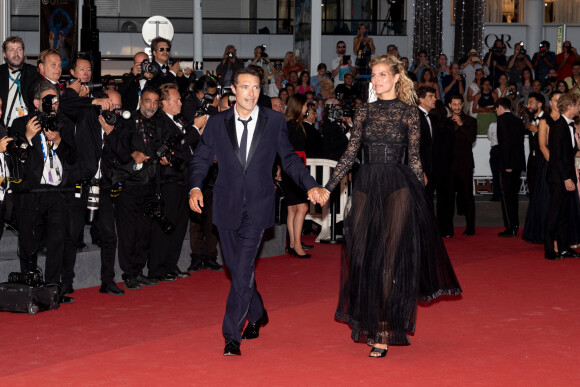 Nicolas Bedos et sa compagne Pauline Desmonts - Montée des marches du film " Mascarade " lors du 75ème Festival International du Film de Cannes. © Cyril Moreau / Bestimage 