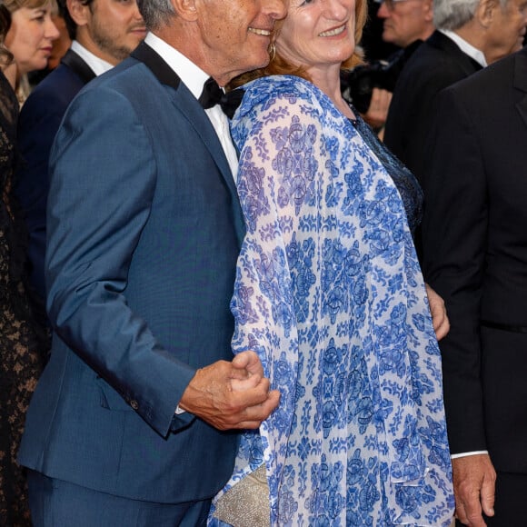 Gérard Holtz et sa femme Muriel Mayette-Holtz - Montée des marches du film " Mascarade " lors du 75ème Festival International du Film de Cannes. Le 27 mai 2022 © Olivier Borde / Bestimage 